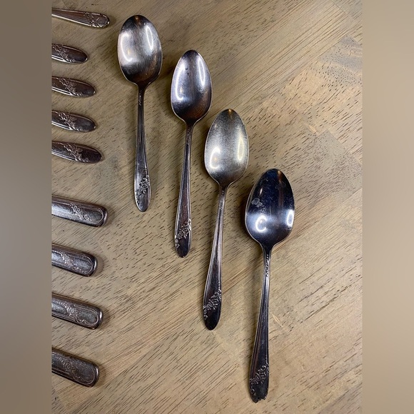 Oneida Tudor Plate Queen Bess II Silverplate Flatware Set - 15 Pcs Vintage 1946 - Picture 12 of 13